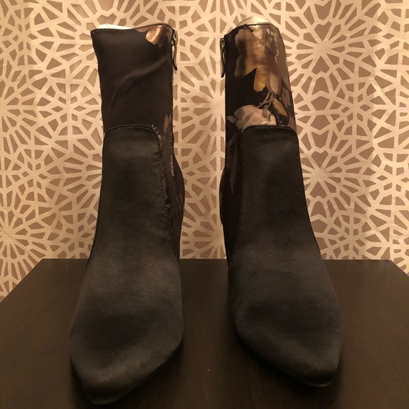 NWT Boutique Black Floral Print Metallic Booties - Picture 3 of 16